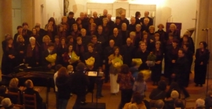 Mi-kyung Kim lors d'un concert avec l'Ensemble Vocal de l'Hurepoix