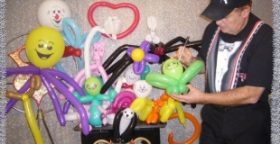 spectacle déambulatoire. artiste f.t.1