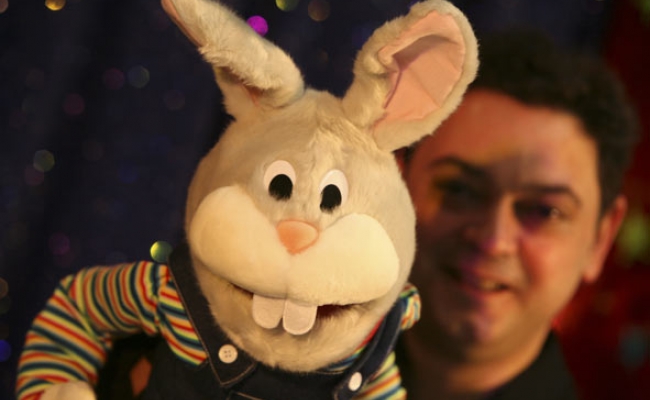 ventriloque de proximité carotte le lapin - Ventriloque par Artiste  ventriloque duo ledda