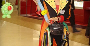 Animation sculptures sur ballon dans un centre commercial