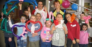 Soirée entreprise Mercedes, sculptures sur ballons