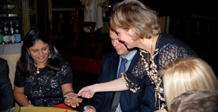 Magie close-up, soirée événementielle au Musée des Arts Forains à Paris