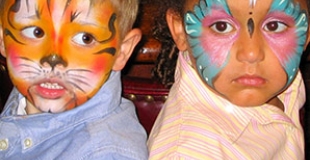 Un duo d'enfants maquillés par Myriam