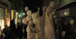 cie tyrnanog plume_la charité sur loire marché de noël