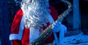 Le Père Noël et son saxophone