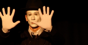 Philippe PILLAVOINE interprète Mr Alone