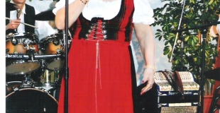 la chanteuse EVA KARL