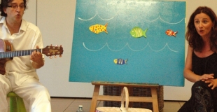 Les petits poissons dans l'eau