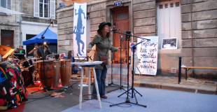 Lectures de textes avec les participants. 