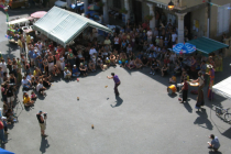 Spectacle de rue, jonglerie diabolos, festival répercussion, Monléon-Magnoac (65670)