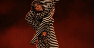 portés acrobatiques, duo féminin, acrobatie, main à main, Photo de Didier NOGHERO