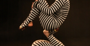 portés acrobatiques, duo féminin, acrobate, main à main Photo de Didier NOGHERO