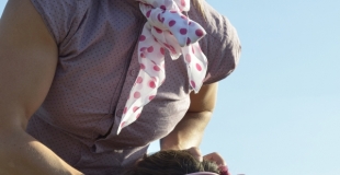 portés acrobatiques, acrobatie, main à main, duo féminin, clown, théâtre, nature, écologie, rue, cir