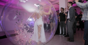 Bulle de Neige, bulle, danse, contorsion, noël, blanc, rue, animation, déambulation