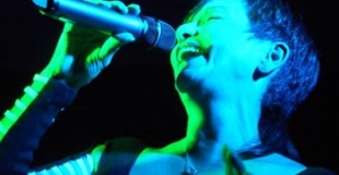 Delphine scene Menton club Bélambra