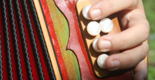 Jonglage aux massues