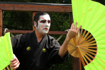 Maître eventail les mains qui fleurissent....