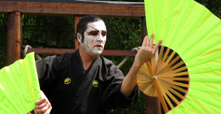 Maître eventail les mains qui fleurissent....