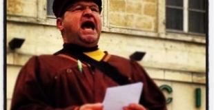 Le crieur en criée spéciale