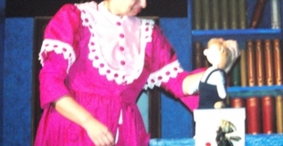 comedienne et marionnettes