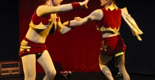 Deux Jongleurs et Un Landau