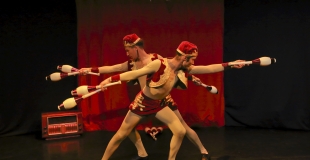 Deux Jongleurs et Un Landau