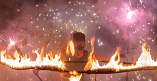 jongleur de feu - cracheur de feu - spectacle de feu 