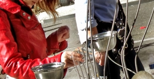 Sculpture musicale cristal en rue