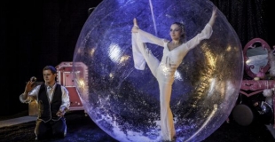 acrobatie dans la bulle gonflée