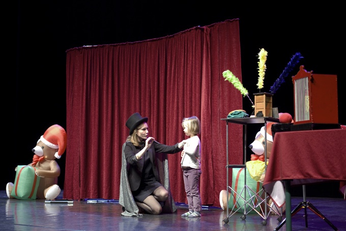 Spectacle magie enfants - Magicien pour enfants par Emma la magicienne