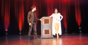 Femme coupée en trois