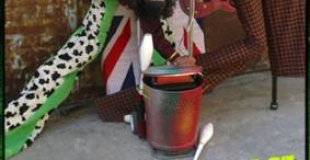 PUNCH et MOK - Clowns Punks sur échasses -