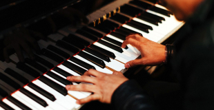 Pianiste classique pour soirée privée et concert : conseils & devis