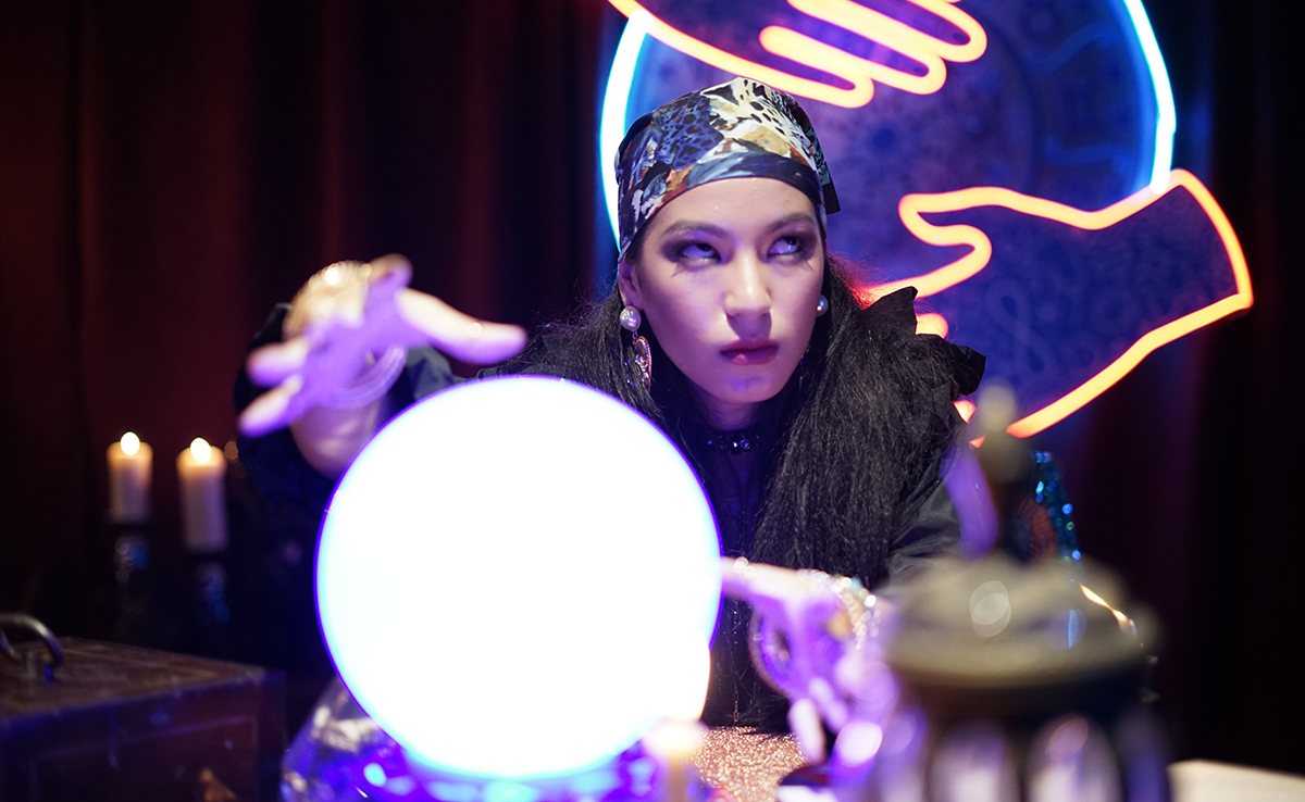 Diseuse de bonne aventure pour soirée privée, événementiel d'entreprise ou association !