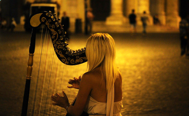 Harpiste pour soirée privée et concert : conseils et devis