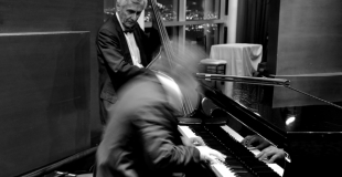Ambiance piano-bar jazz pour soirée privée : conseils & devis