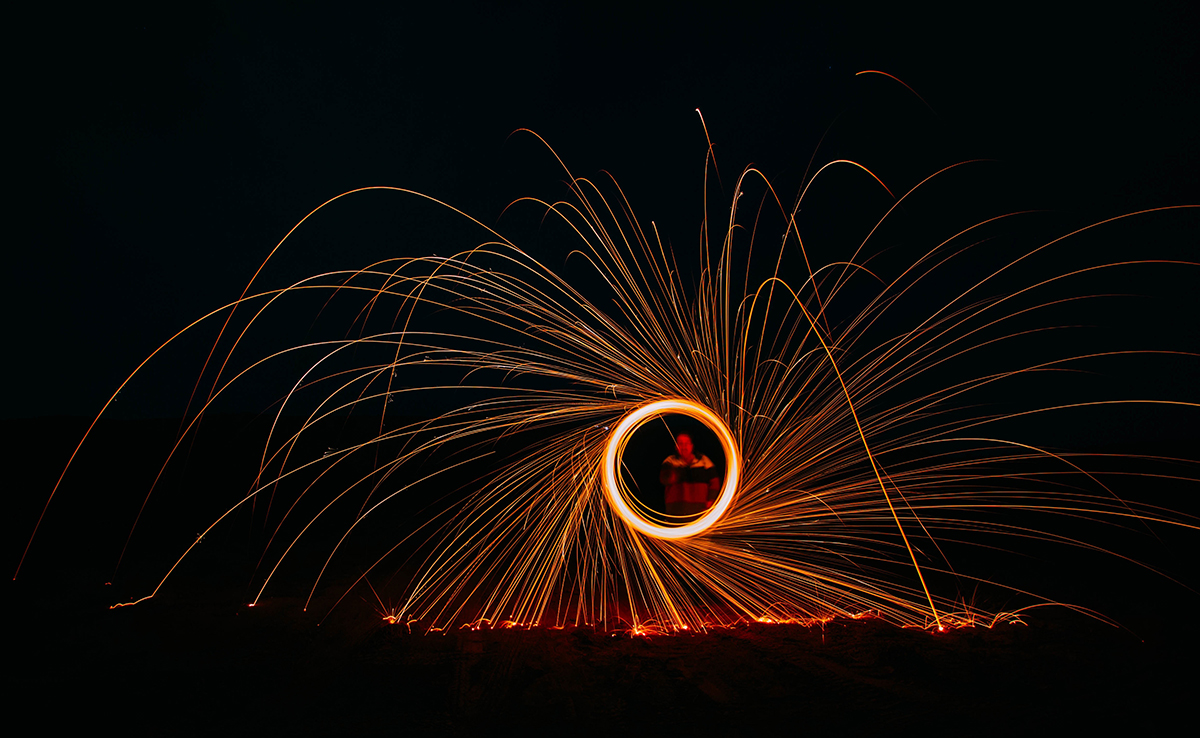 Jongleur lumineux LED ou jongleur de feu pour événement public ou privé !