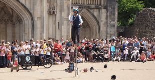 Spectacle Monocycle pour événement public ou privé !