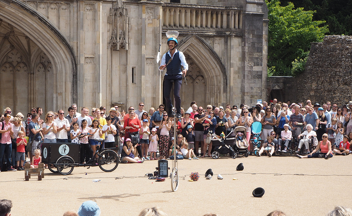 Spectacle Monocycle pour événement public ou privé !