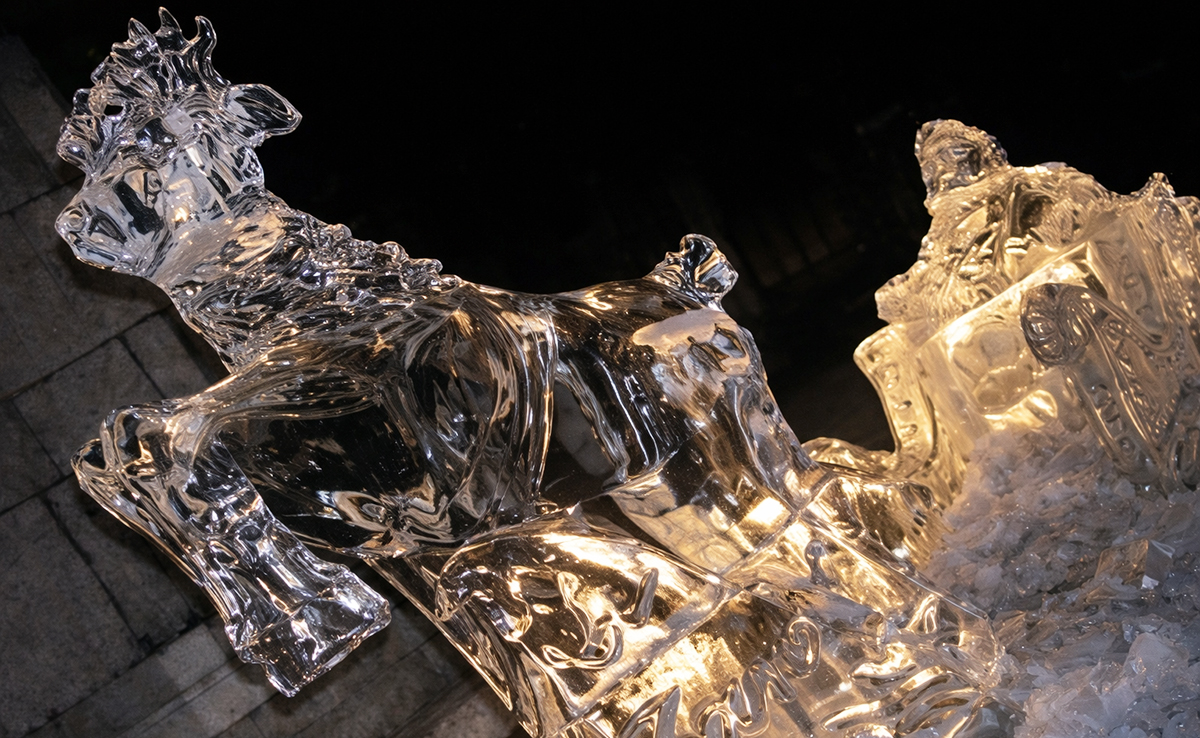 Sculpteur sur glace pour animation de marché de Noël !
