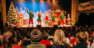 10 idées de spectacles de Noël pour collectivités qui feront rêver petits et grands !