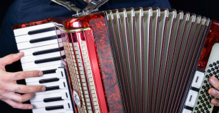 Animation musicale guinguette pour après-midi dansant seniors, Ehpad et CCAS !