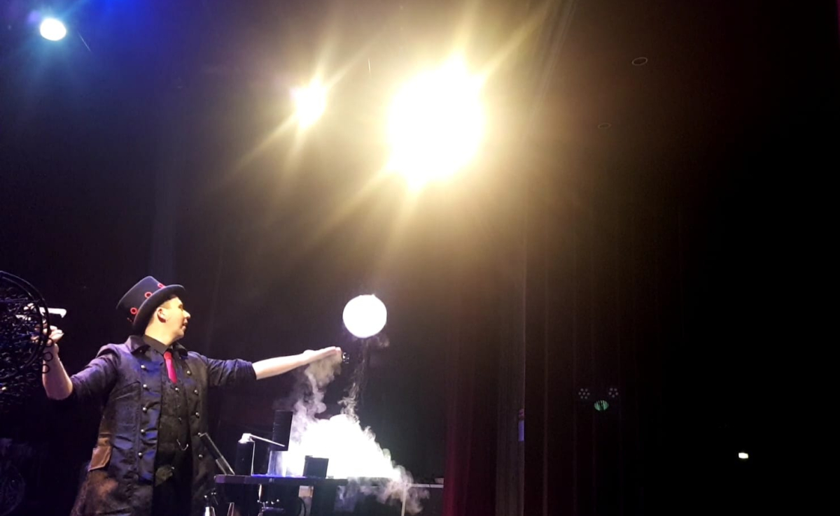 Phileo artiste magicien bulleur