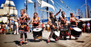 Samba Baladi fanfare avec lumières pour festivals arts de la rue, musiques actuelles, fêtes de Noël,