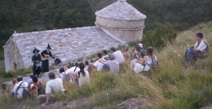 spectacle dans la montagne