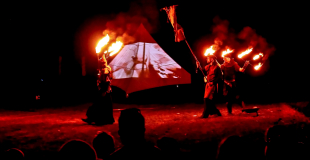 spectacle de feu, jongleurs et cracheur de feu