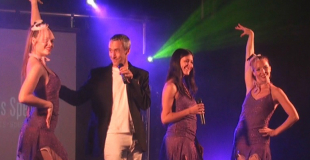 Music-hall chanté en direct