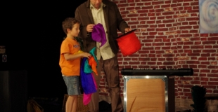 les curieux dans le grenier