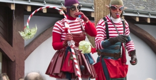 lutins lilamalins Compagnie LILAMAYI échassiers noël 