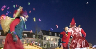 lutins lilamalins Compagnie LILAMAYI échassiers noël